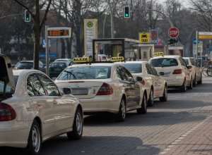 Reuters: China foloseşte taxiuri electrice contra şocului petrolier